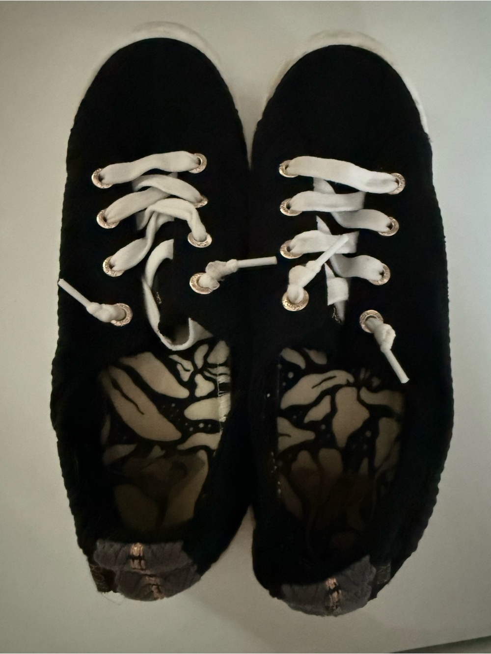 Black Roxy Slip-On Sneakers with White Drawcords Size 9 - Picture 2 of 5